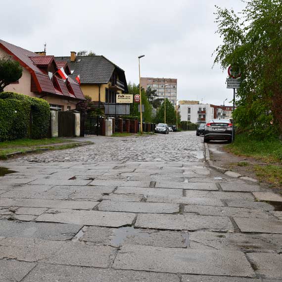 Siedmiu ch�tnych na przebudow� ulicy Lechickiej