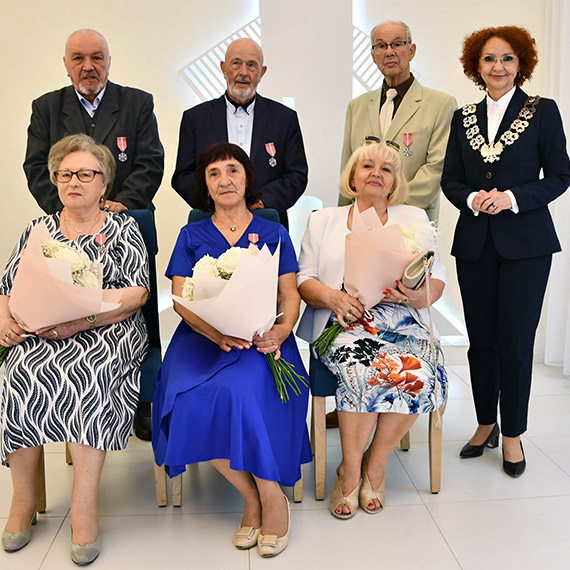 Z�ote gody w �winouj�ciu. Prezydent Joanna Agatowska wr�czy�a medale za d�ugoletnie po�ycie ma��e�skie