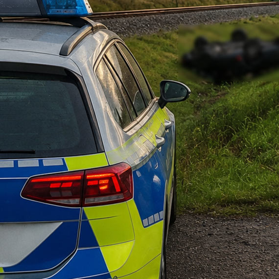 Wypadek drogowy z jedn� ofiar� �mierteln� i dwiema osobami w stanie zagro�enia �ycia na wyspie Uznam (powiat Vorpommern-Greifswald)