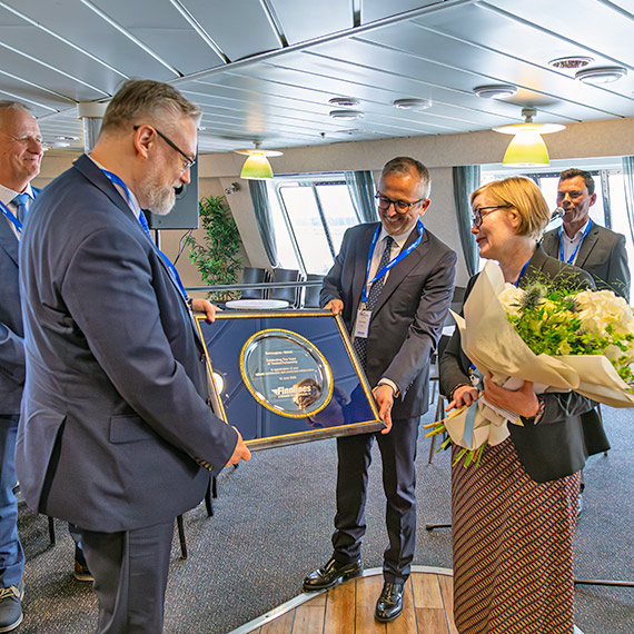 Finnlines �wi�tuje sukces trasy �winouj�cie - Malm� i zapowiada dalszy rozw�j po��czenia. Zobacz film!