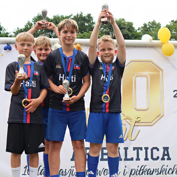 Pi�karska przysz�o�� �winouj�cia �wi�tuje urodziny w Mini-Mundialu