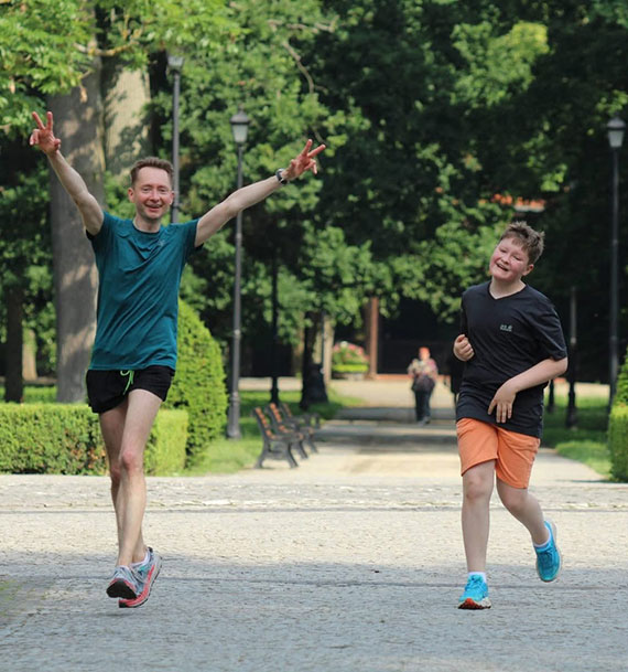 Dzień Ojca i Dzień Jogi na 453. parkrunie