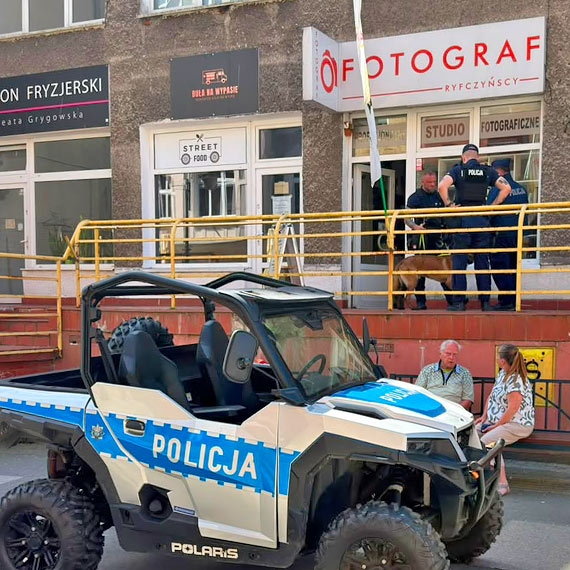 Mail o pod�o�eniu �adunku trafi� do redakcji iswinoujscie.pl. Na miejscu pojawi�a si� policja