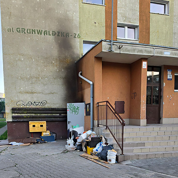 Dym nad wie�owcem postawi� s�u�by na nogi. Gro�ny po�ar przy ul. Grunwaldzkiej