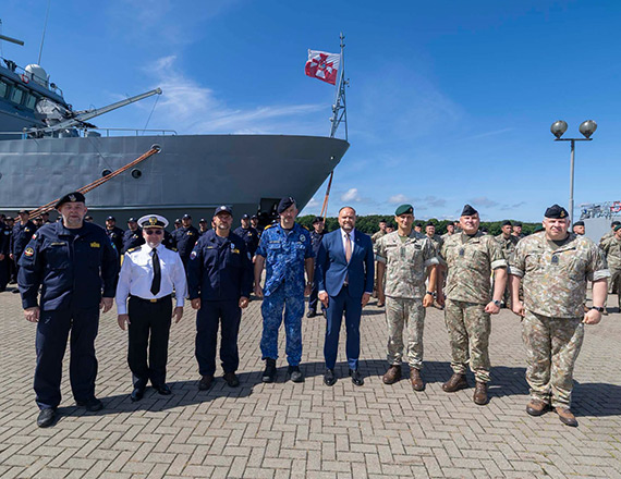 Polacy przekazali dowodzenie Sta�ym Zespo�em Si� Obrony Przeciwminowej NATO Grupa 1