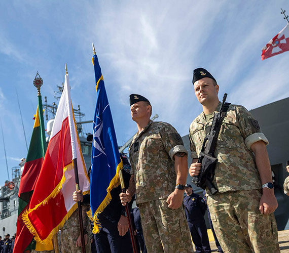 Polacy przekazali dowodzenie Sta�ym Zespo�em Si� Obrony Przeciwminowej NATO Grupa 1