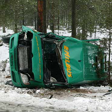 Bus jecha za szybko.